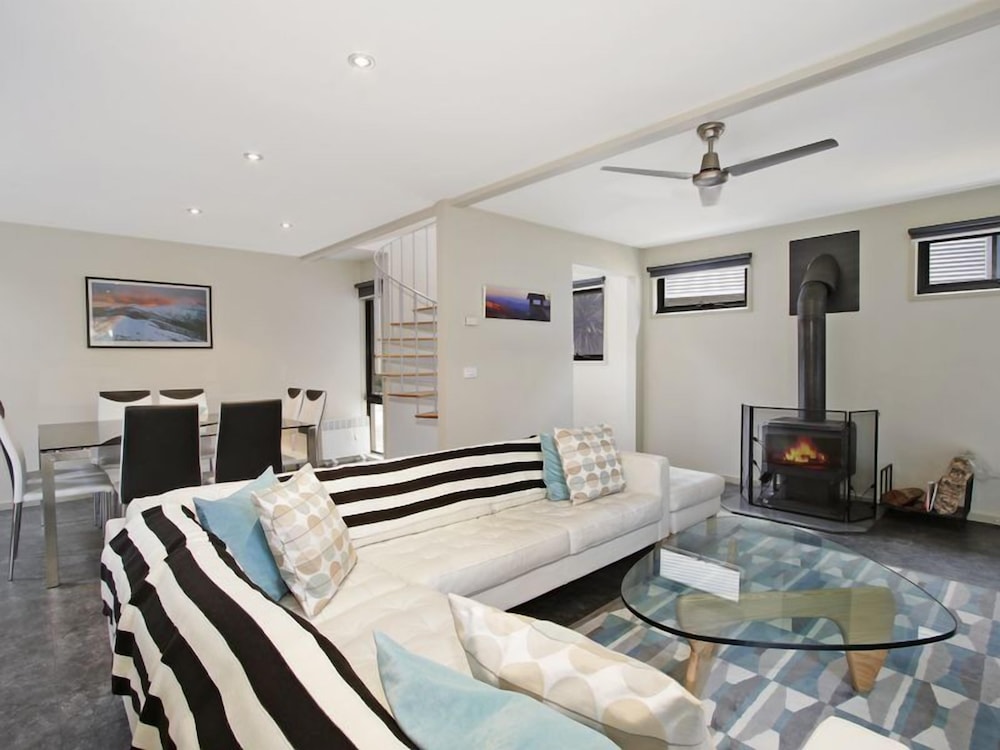 Breakaway Bright – Superb Townhouse