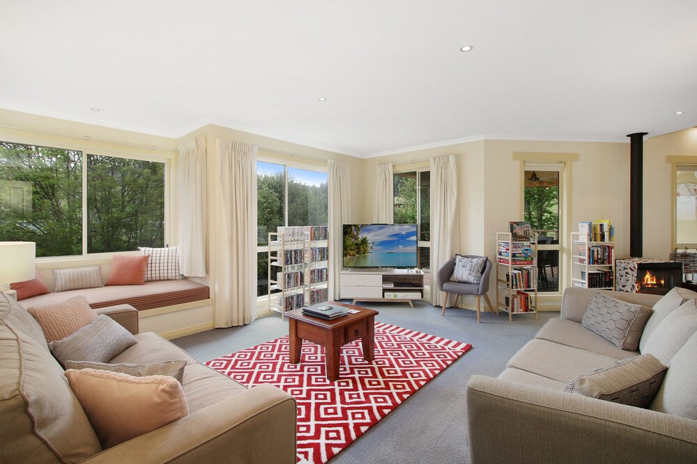 Alpine Vista – Short walk to town centre