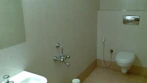 Shower, free toiletries