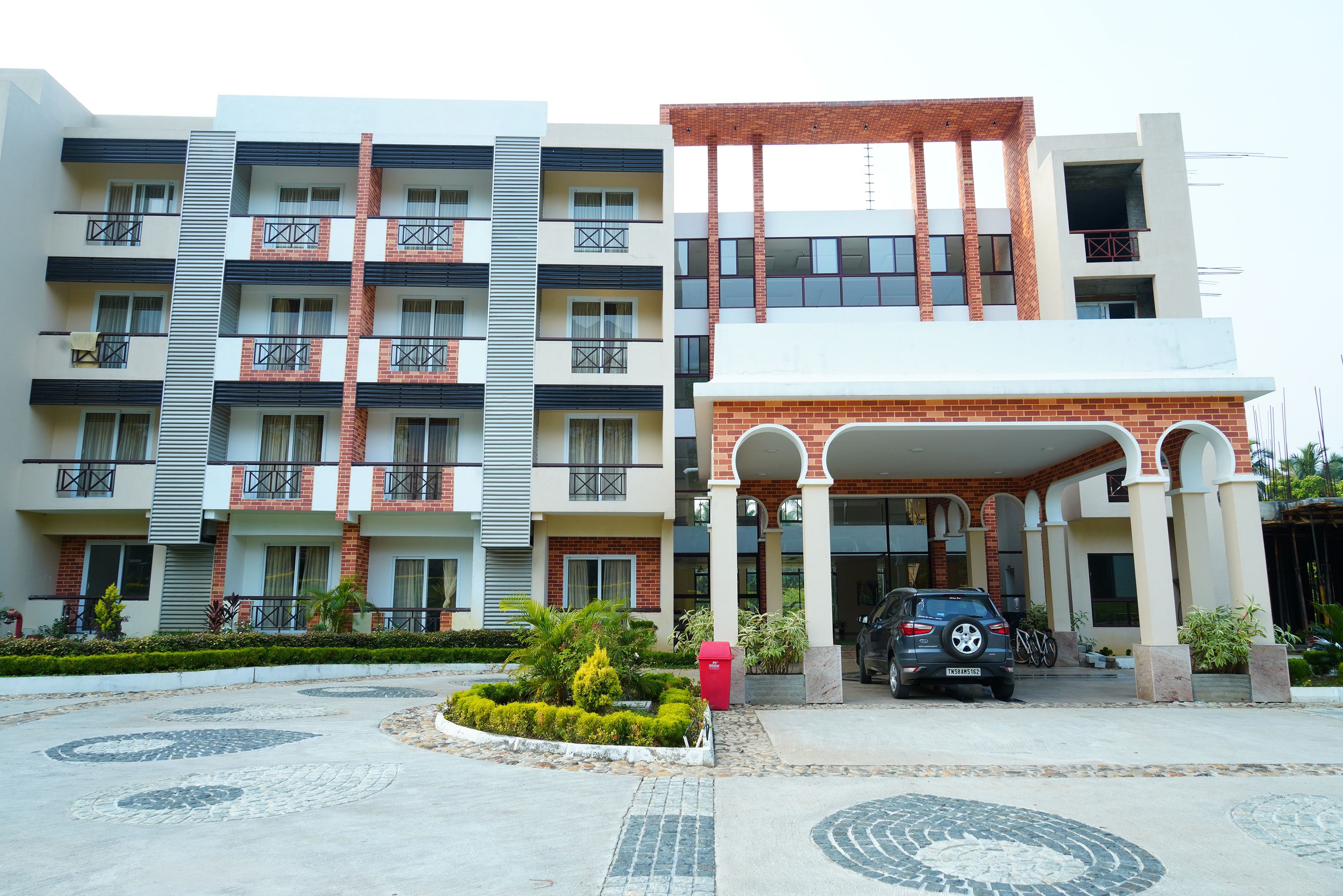 5 falls resort in Kuttālam, India