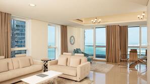 Premium bedding, in-room safe, individually decorated