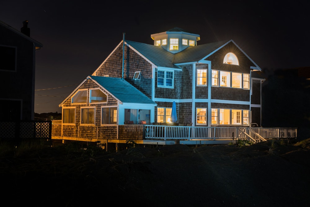 Luxury Ocean Front Beach House JULY 6 TO JULY 13 IS AVAILABLE! Scituate Vrbo