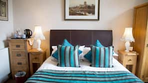 Premium bedding, individually furnished, iron/ironing board, free WiFi