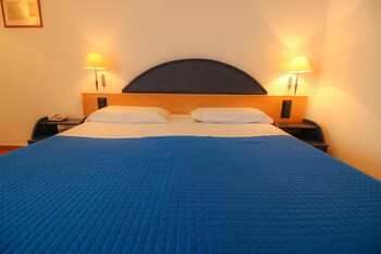 Hotel Paladini Di Francia Reviews Photos Rates