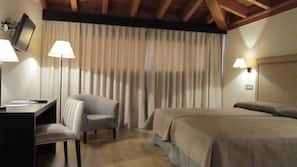 Minibar, caja fuerte, escritorio y wifi gratis