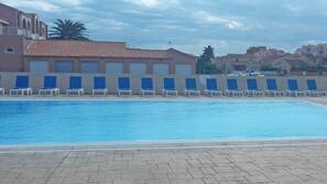 Piscine extérieure (ouverte en saison)