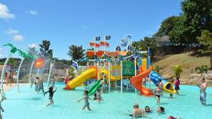 5 piscinas externas, guarda-sóis, espreguiçadeiras