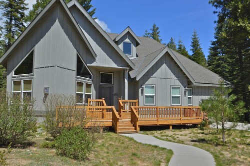 Great Place to stay Walton's Mountain Apartment 3 near Shaver Lake 