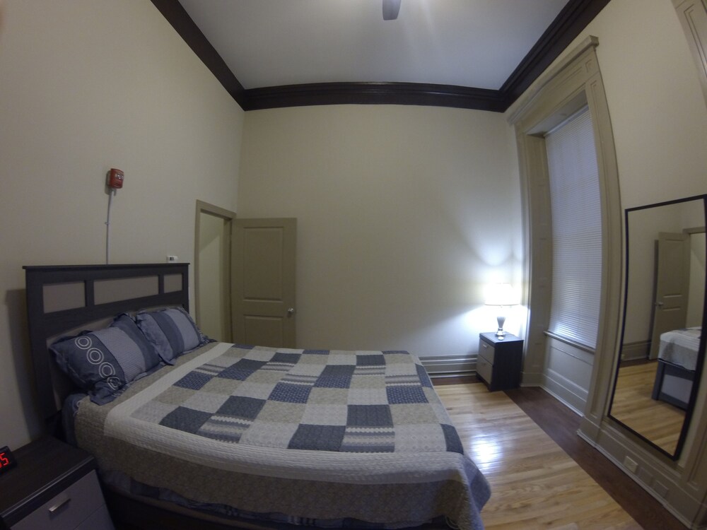 Historical Pet Friendly Apt in the Heart of Mt Vernon w/ Free Wifi