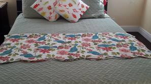4 bedrooms, iron/ironing board, WiFi, linens