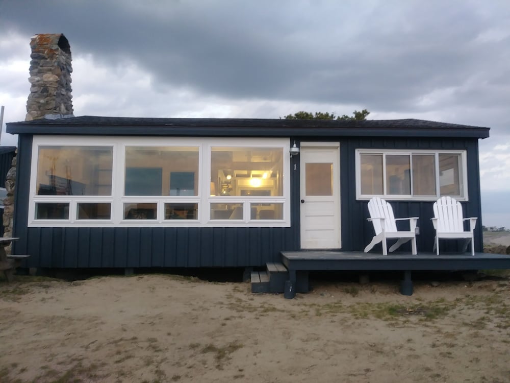 Driftwood Oceanfront Cottage at Popham Beach Spectacular views from