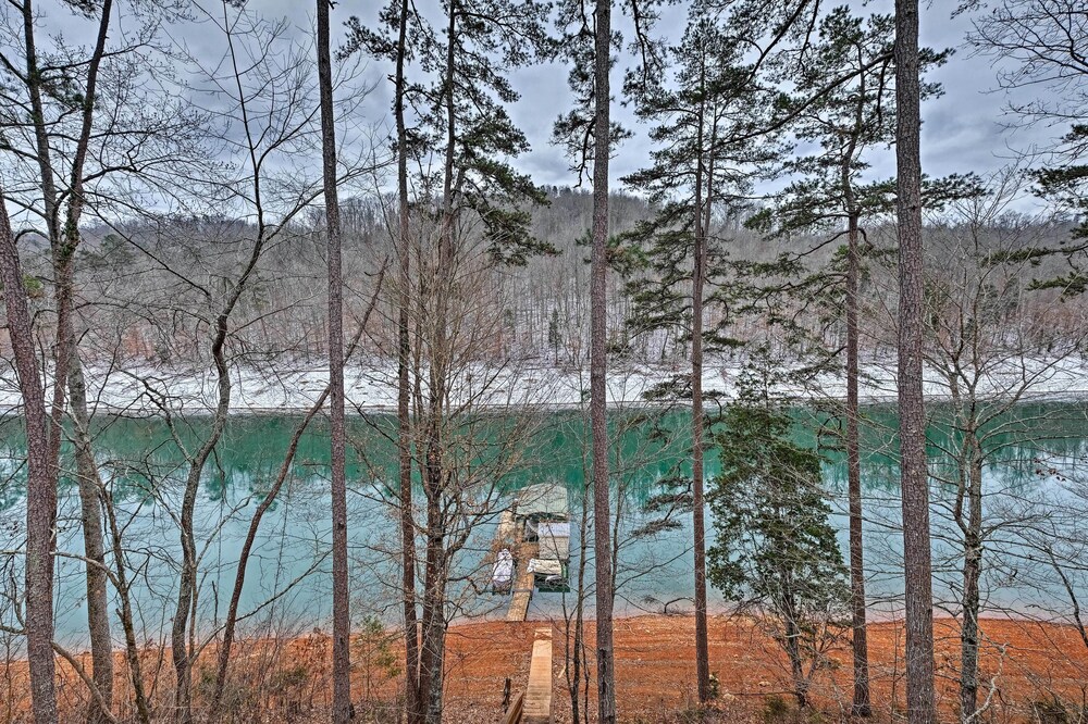 Cozy Lakefront Cabin In Quiet Cove W Private Dock In Caryville