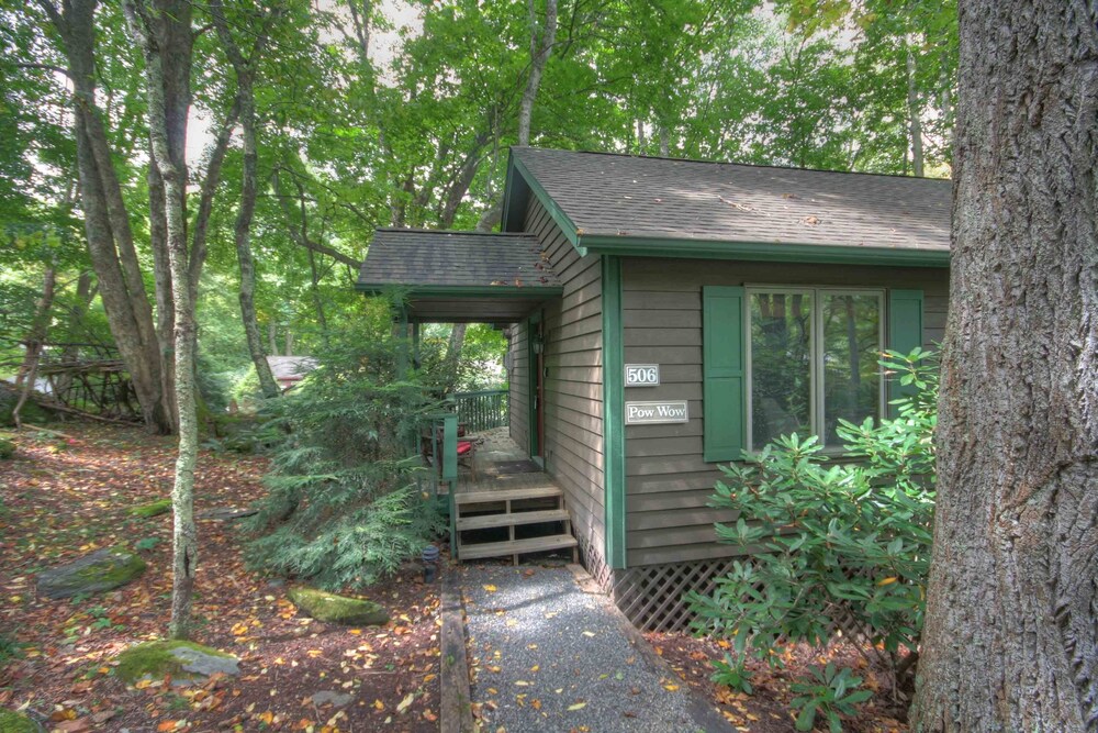 Renovated Cottage in Yonahlossee Resort, Minutes to Boone and Blowing Rock, NC