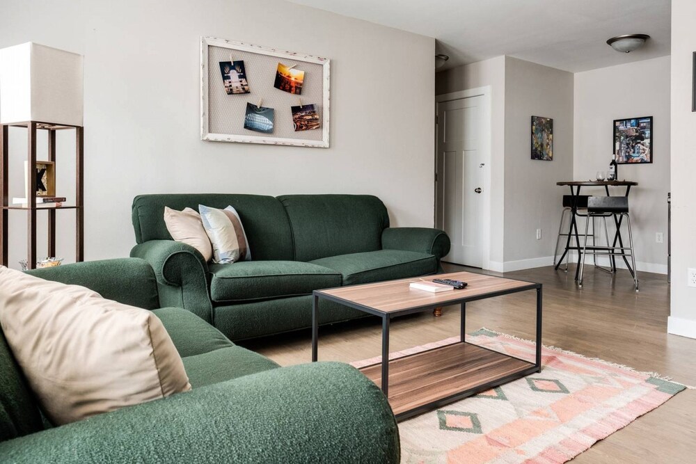 Modern Apartment In East Side Milwaukee In Milwaukee Hotel Rates