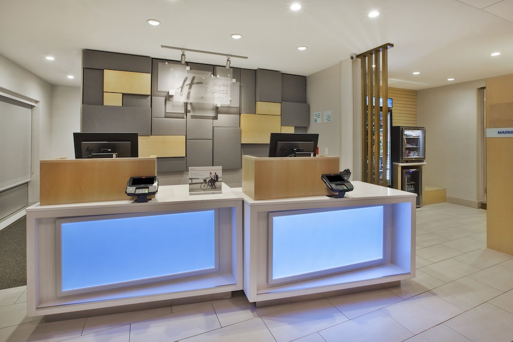 Holiday Inn Express Grand Rapids Airport North, an IHG Hotel in Grand