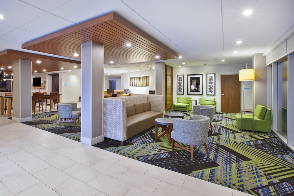 Holiday Inn Express Grand Rapids Airport North, an IHG Hotel in Grand