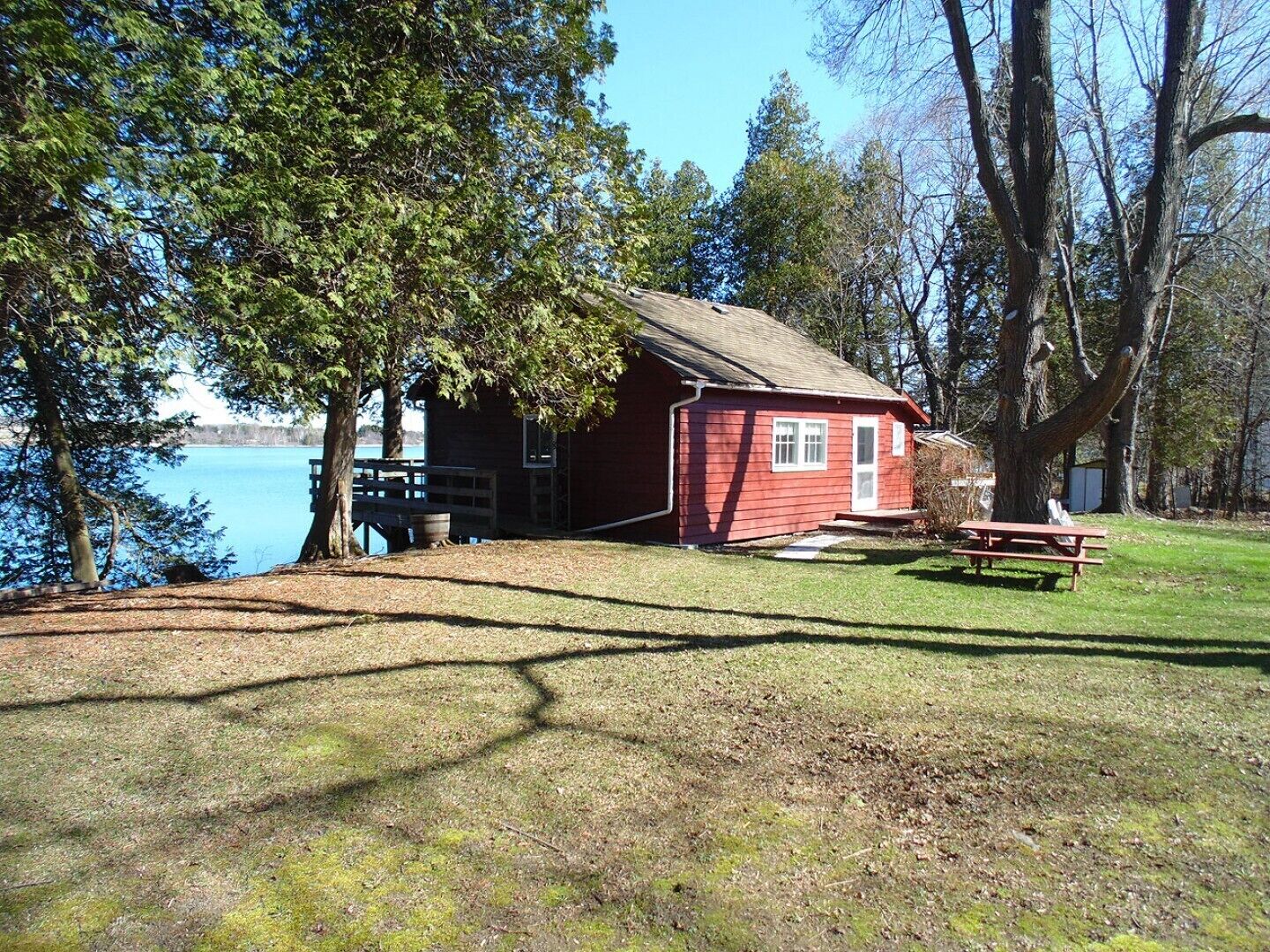 Thousand Island Waterfront Cottage in Kingston, Canada