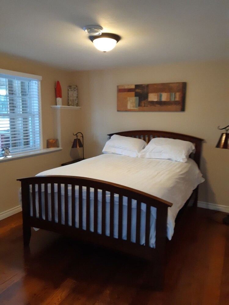 Mirabradang Waterfront Retreat Deals & Reviews (Grand Mira North, CAN) Wotif