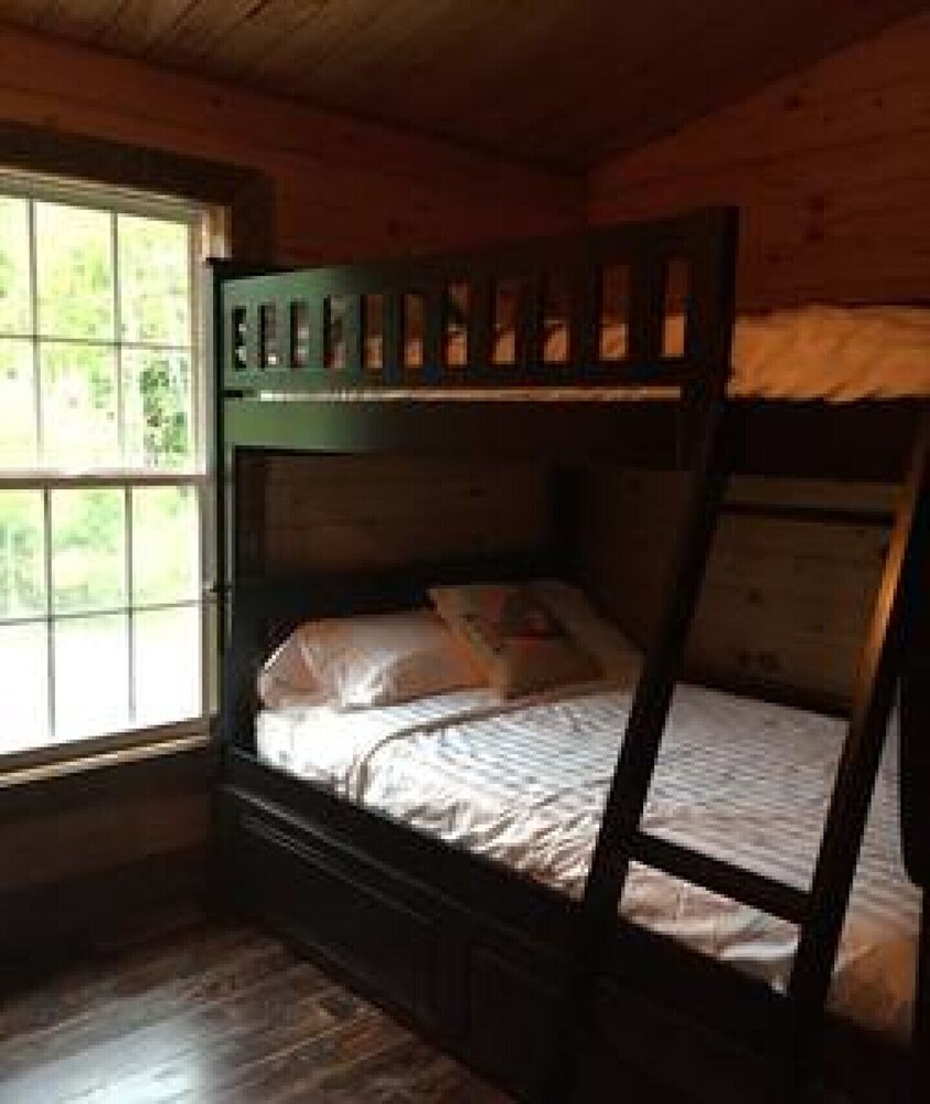 Mirabradang Waterfront Retreat Deals & Reviews (Grand Mira North, CAN) Wotif