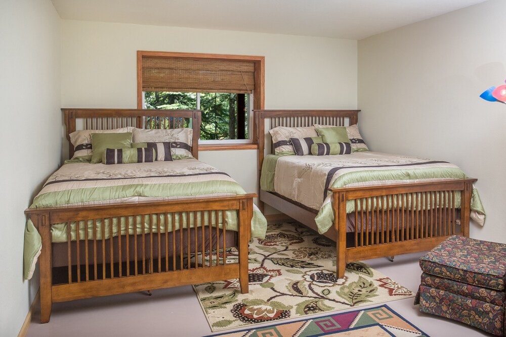 The Price is Right at the Starbright House Cheery & Quiet Family Home