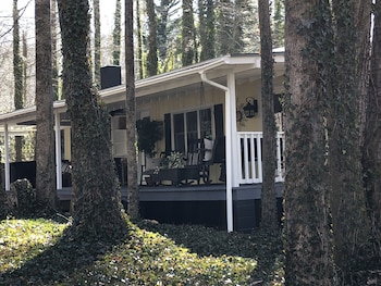 Asheville Creekside Cabin Pet Friendly Hot Tub Fireplace