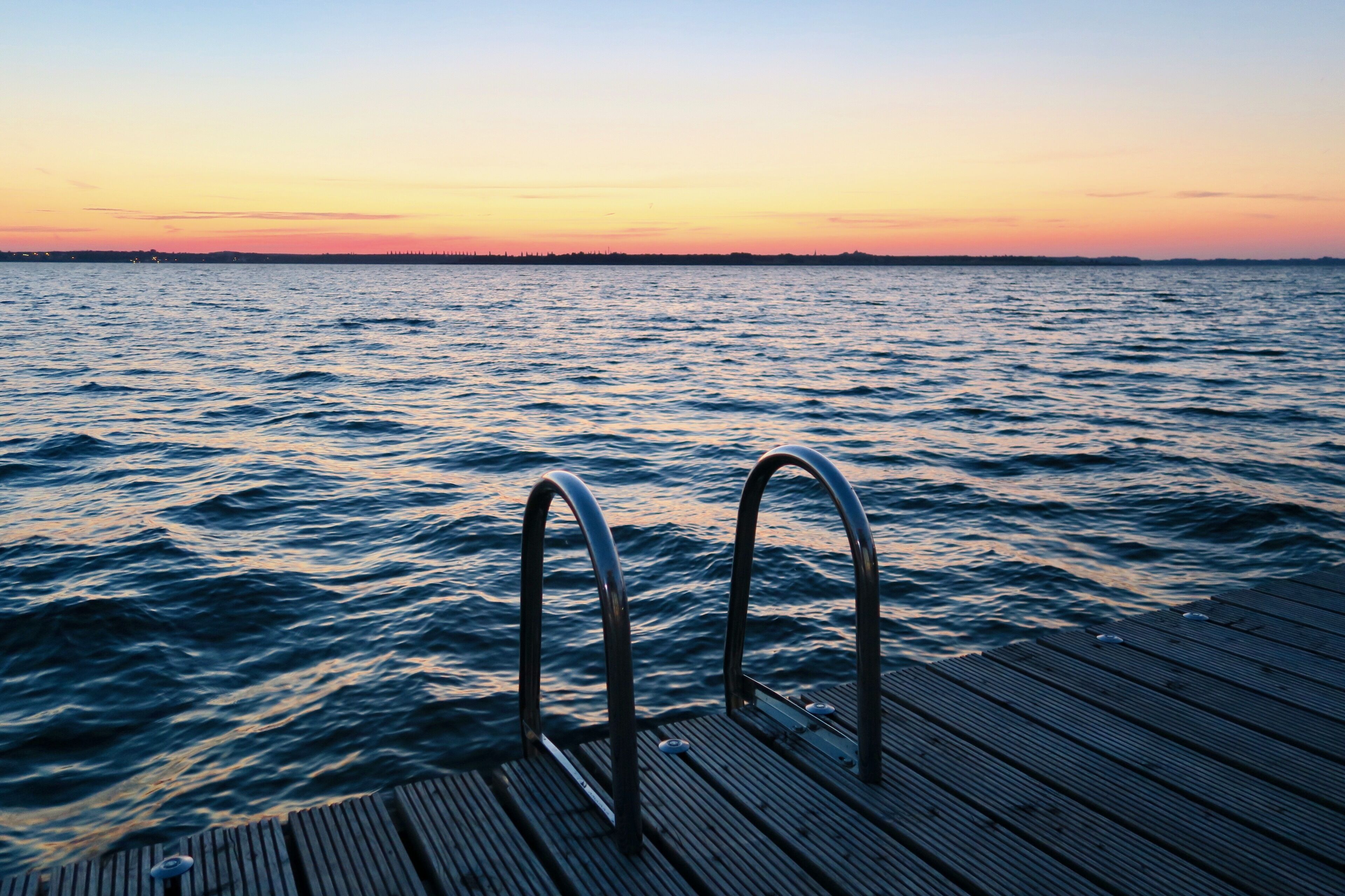 Luxury - floating house / houseboat Small ferry on the Goitzschesee