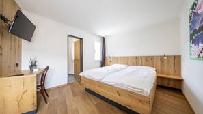 In-room safe, free WiFi