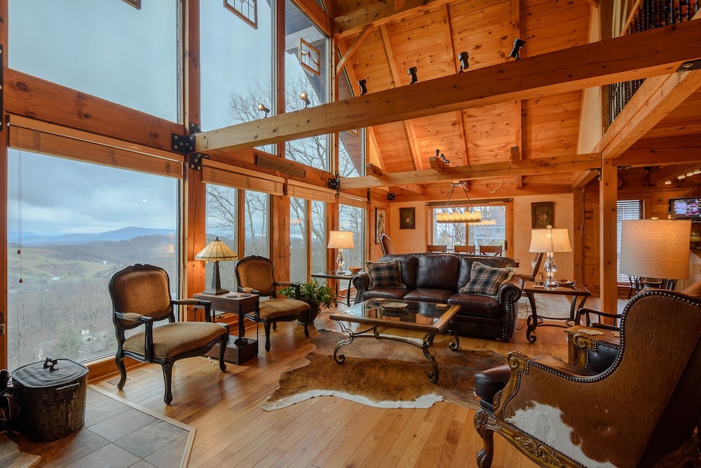 Upscale Mtn Cottage Huge Views Hot Tub Pool Table Pet Friendly