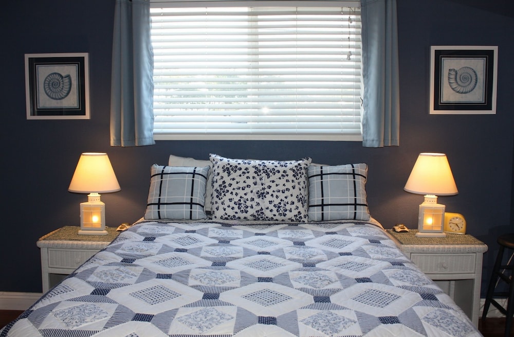 BAY CANYON VIEWCHARMING SINGLE LEVEL HOME FENCED YARD + SPA! NEAR EVERYTHING! Bodega Bay Vrbo