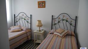 2 Schlafzimmer, Bügeleisen/Bügelbrett, kostenlose Babybetten