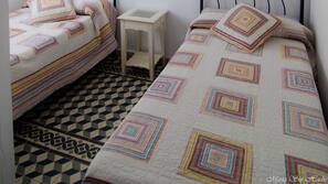 2 Schlafzimmer, Bügeleisen/Bügelbrett, kostenlose Babybetten