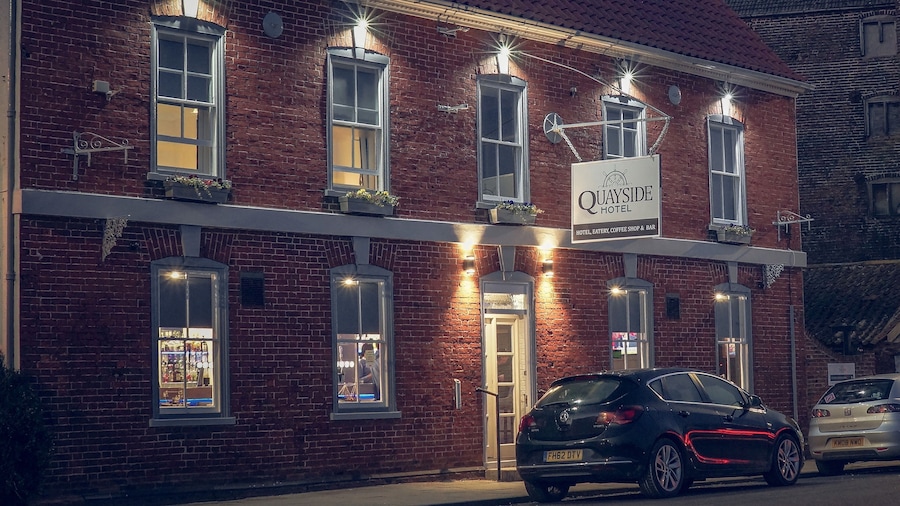 Quayside Hotel & Bar