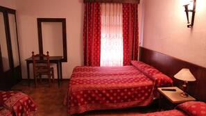 Cortinas opacas, camas supletorias (de pago), wifi gratis