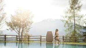 Piscina coperta, piscina all'aperto