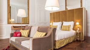 1 bedroom, premium bedding, free minibar, in-room safe
