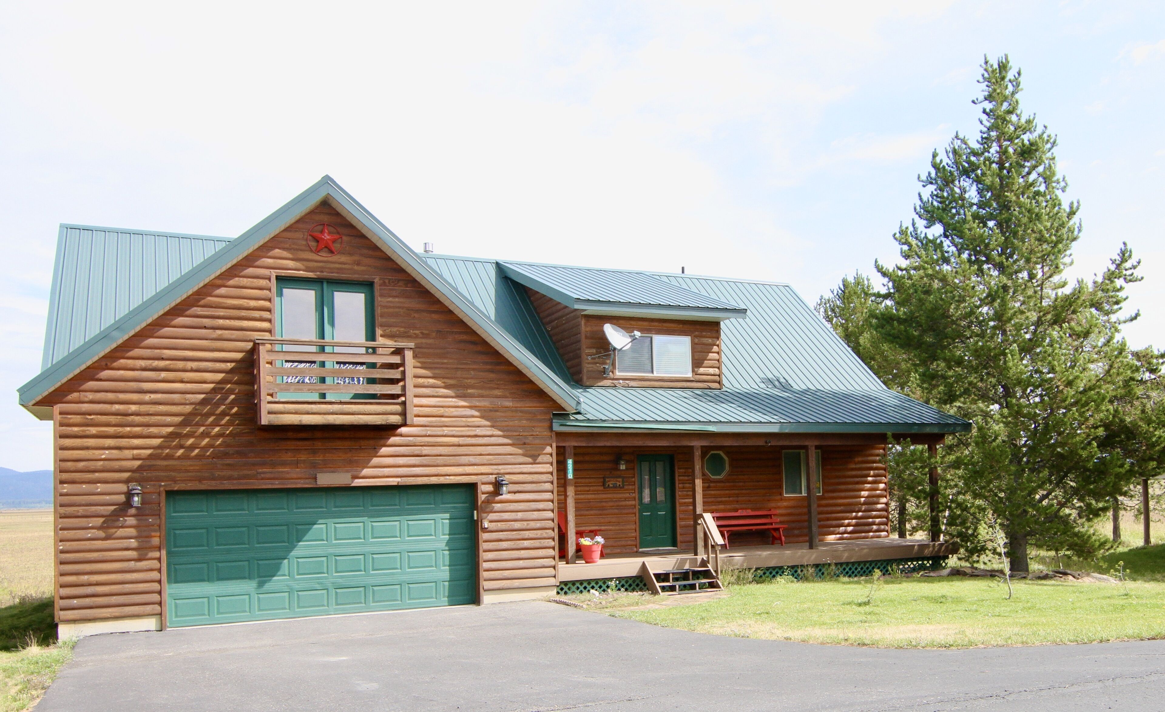 Yellowstone, Free Wifi, Easy Access, Views. Fishing, ATV Trails, Fire PIT in Island Park, United States