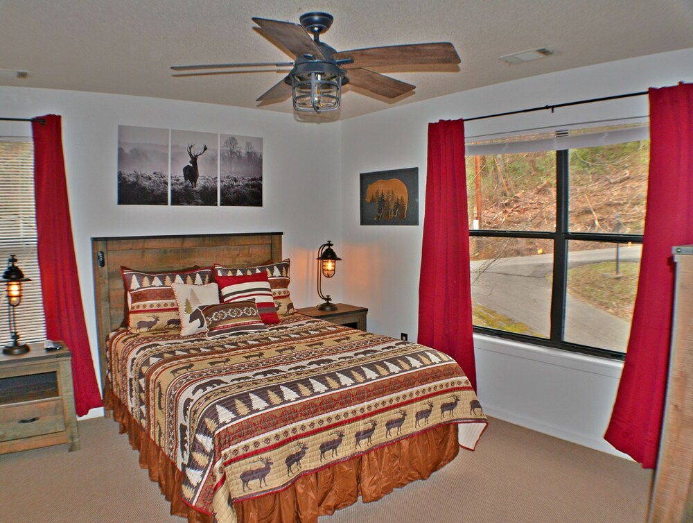 Tram Lookout 4 Bedrooms 3 Bathrooms Cabin In Gatlinburg