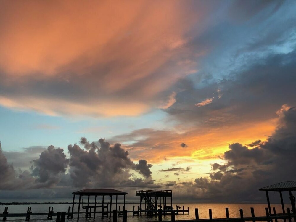 Lake Catherine Camp House with fishing pier, private launch, & sandy