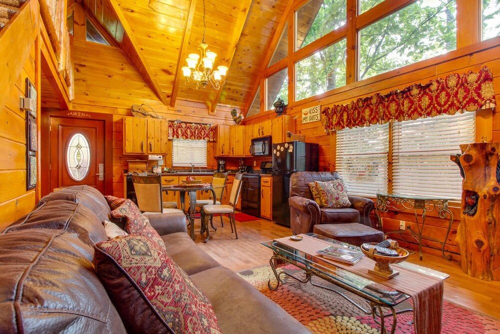 Woodland Rose 1 Bedroom 1 Bathroom Cabin Gatlinburg