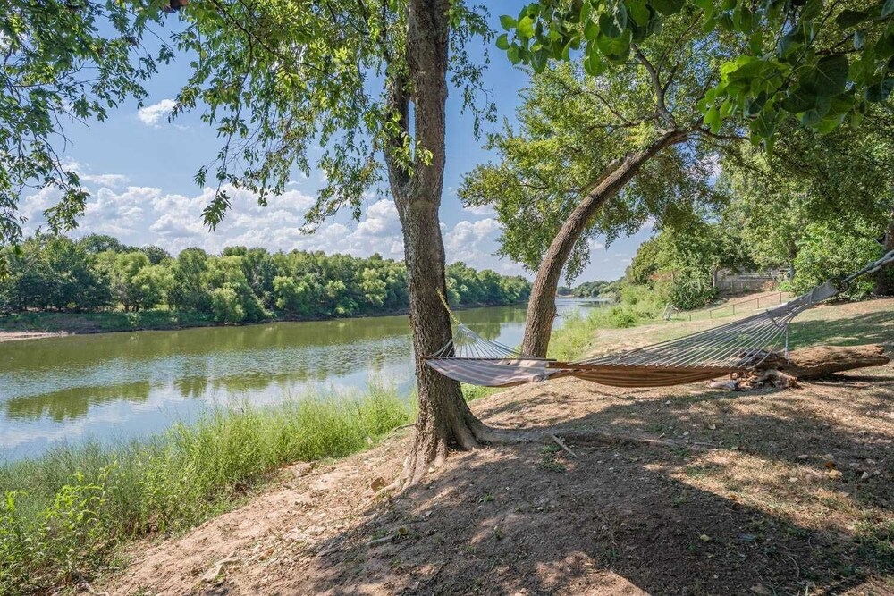 Brazos River Cabin Studio Cabin In Waco Cheap Hotel Deals