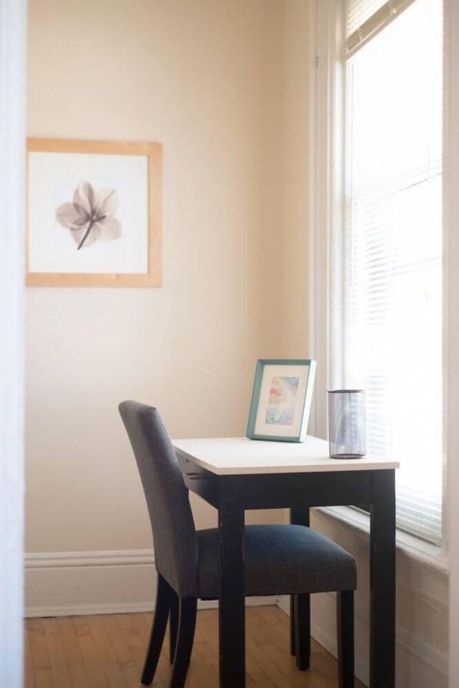 Sunny One Bedroom Apartment With Patio Milwaukee 2019