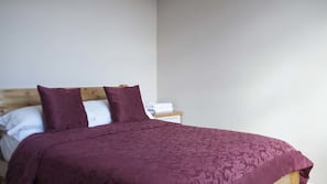 Iron/ironing board, free WiFi, linens