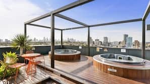 Outdoor spa bath