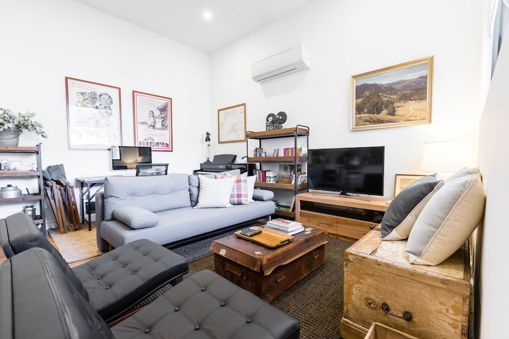 Murray 1bdr Fitzroy Apartment Melbourne Aus Expedia Au Bathroom Sink Featured Image