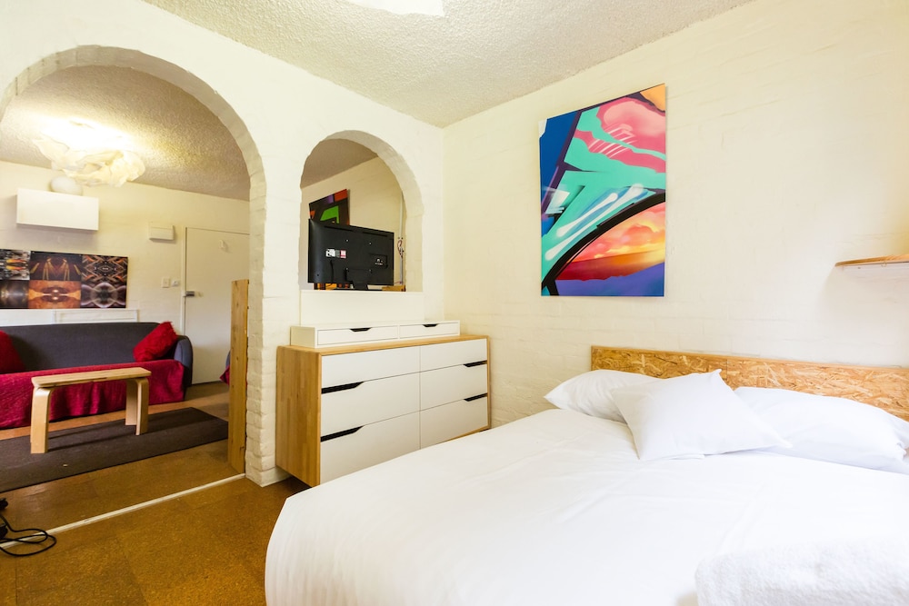 REID, Fitzroy Studio Apartment