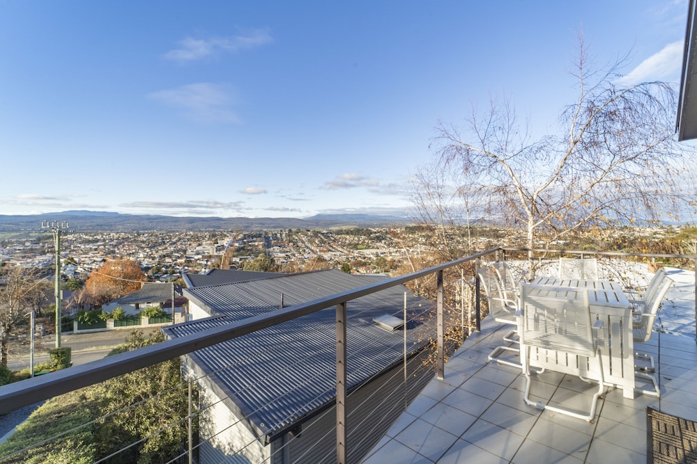 Launceston Views Townhouse 2 Deals & Reviews (Launceston, AUS) Wotif