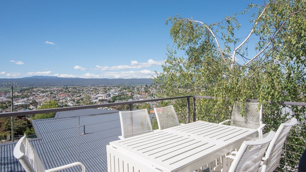 Launceston Views Townhouse 2 Deals & Reviews (Launceston, AUS) Wotif