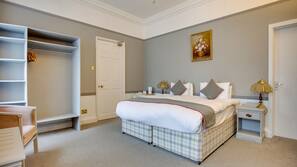 Premium bedding, desk, iron/ironing board, free WiFi