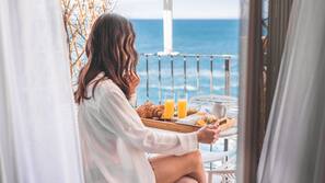 Minibar, coffre-forts dans les chambres, bureau, rideaux occultants