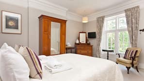10 bedrooms, premium bedding, desk, free WiFi